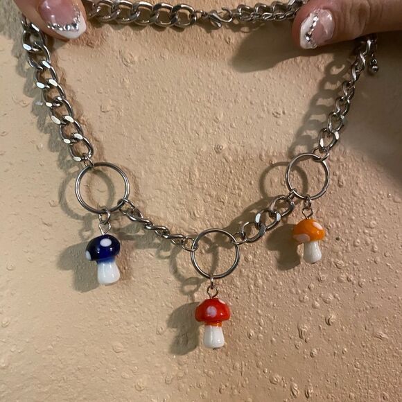 Hot Topic chunky retro Y2K Mushroom O-Ring Chain Choker 🍄 necklace with charms - Picture 2 of 6